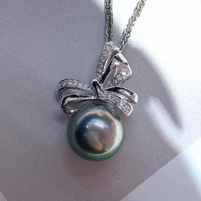 Delicate Natural Fresh Water Peacock Green Black Pearl Pendant Necklace