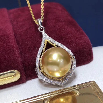 Luxurious Golden South Sea Pearl Pendant