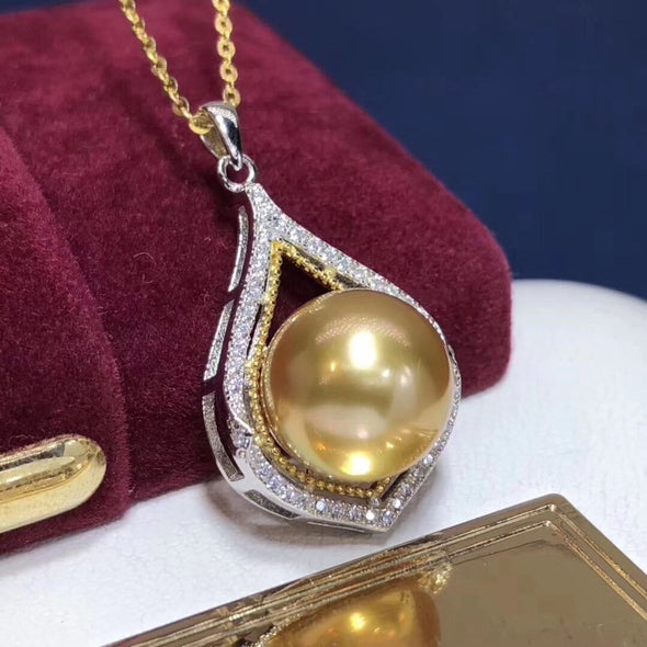 Luxurious Golden South Sea Pearl Pendant